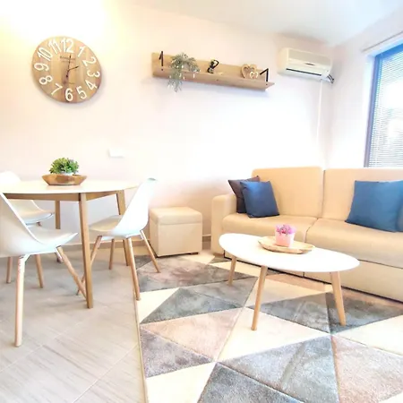 Spacious Luxury With Mountain View - Available * Bansko