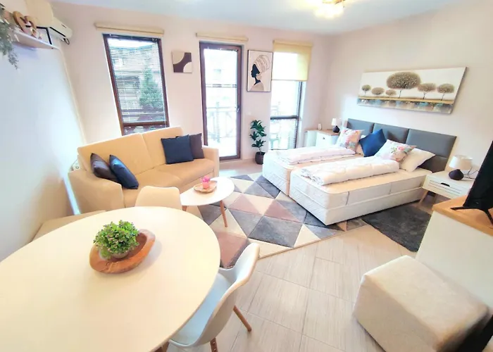 דירה Spacious Luxury With Mountain View - Available *