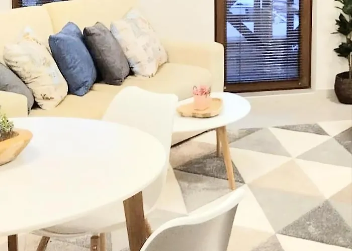 דירה Spacious Luxury With Mountain View - Available