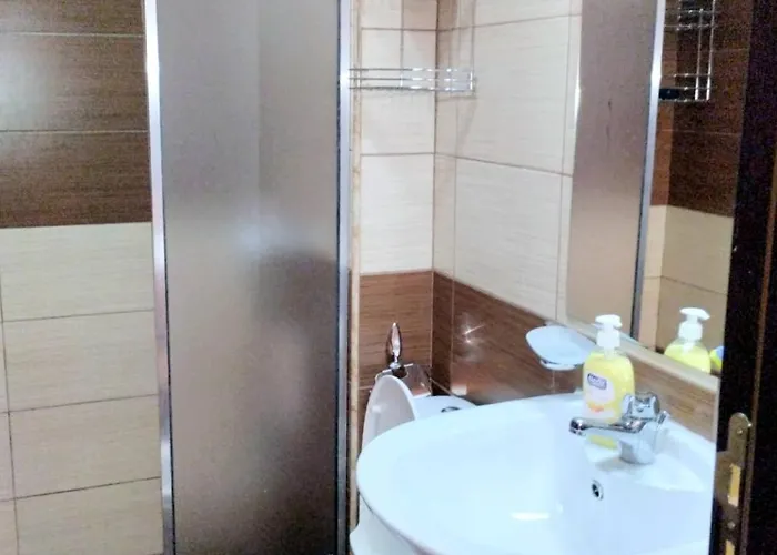 Spacious Luxury With Mountain View - Available * בנסקו