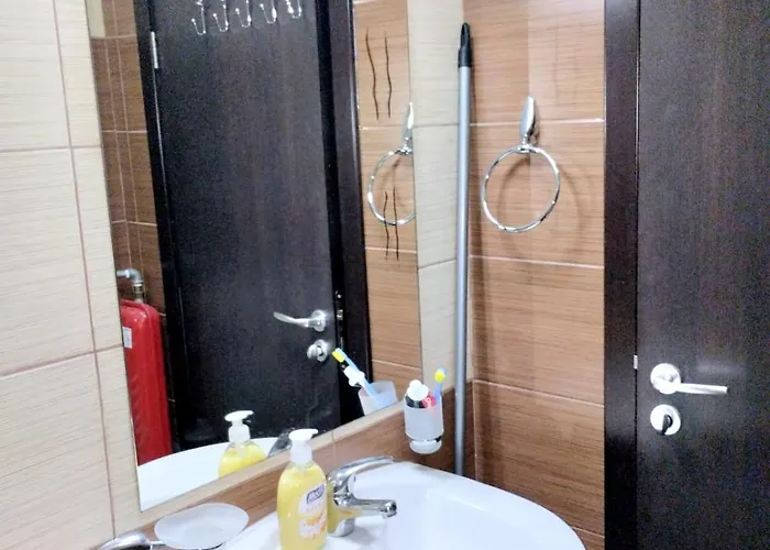 Spacious Luxury With Mountain View - Available בנסקו