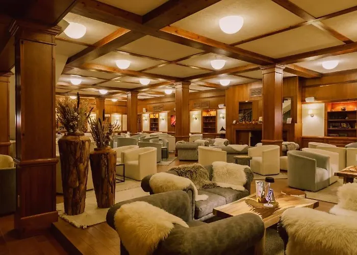 דירה Spacious Luxury With Mountain View - Available בנסקו