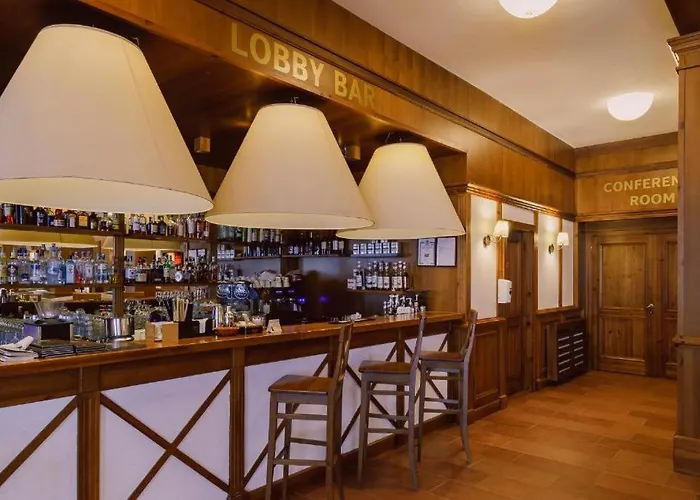 דירה Spacious Luxury With Mountain View - Available בנסקו