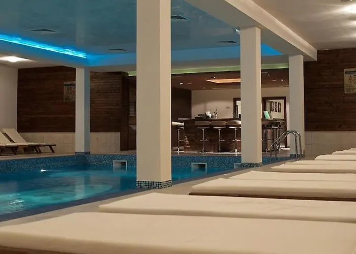 Spacious Luxury With Mountain View - Available דירה בנסקו