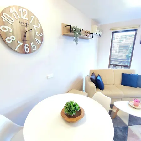 Apartment Spacious Luxury With Mountain View - Available *