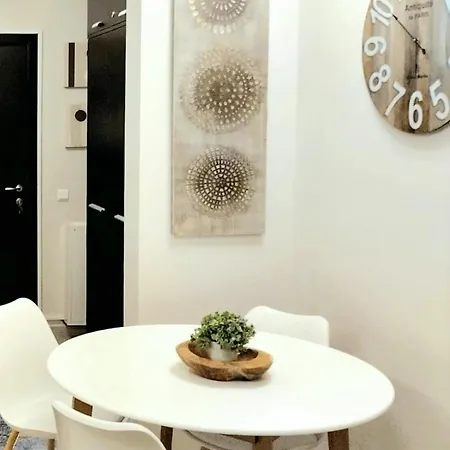 Spacious Luxury With Mountain View - Available Apartman *