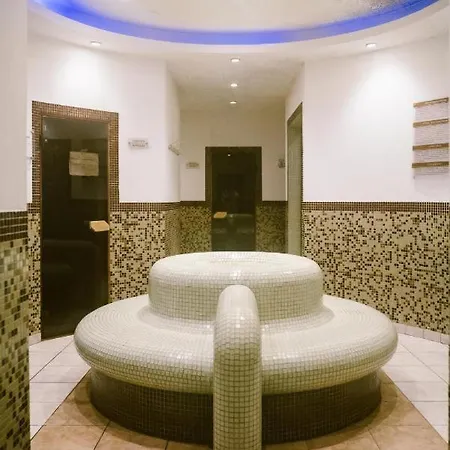 Spacious Luxury With Mountain View - Available Апартаменти