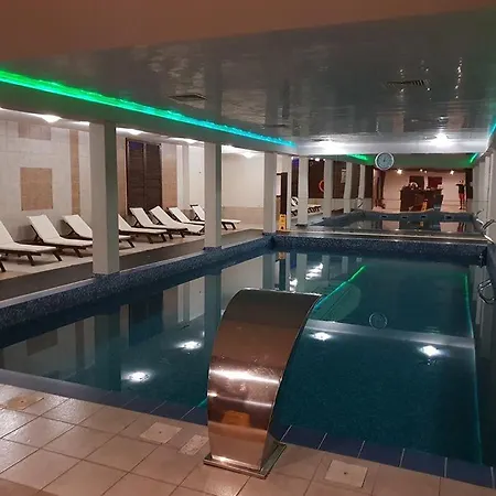 Spacious Luxury With Mountain View - Available Apartman *