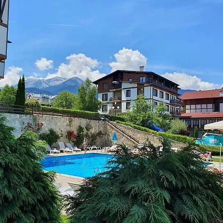 Spacious Luxury With Mountain View - Available Апартаменти