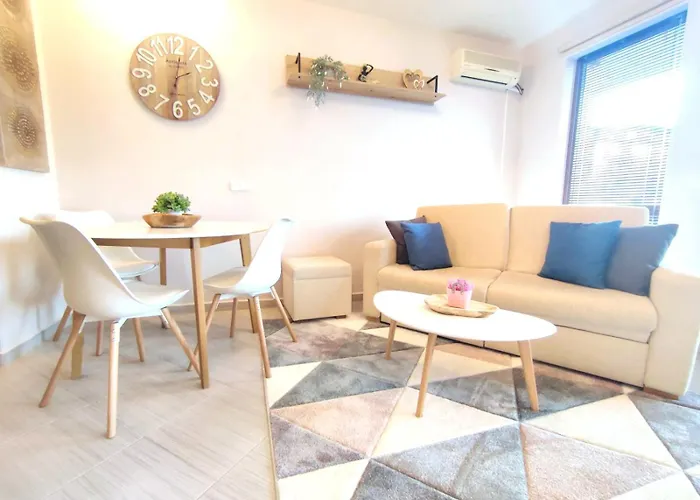 Spacious Luxury With Mountain View - Available * Banszko