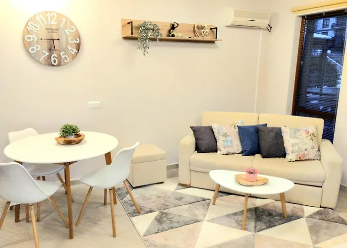 Spacious Luxury With Mountain View - Available Apartman *