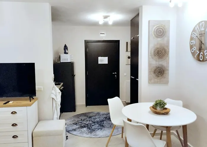 Spacious Luxury With Mountain View - Available * Banszko