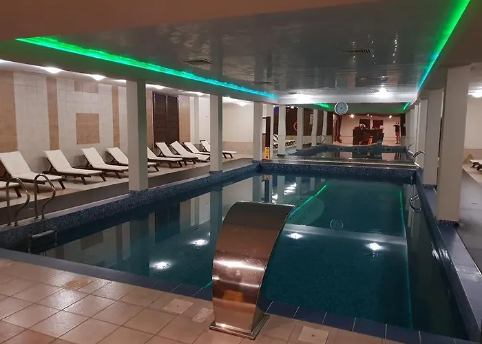 Spacious Luxury With Mountain View - Available Apartman *